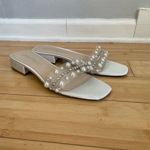 Betsey Johnson white bridal slide sandals with embellishments size 9